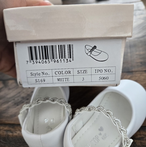 Tip Top Kids Girls MaryJane White Shoe with Rhinestone Strap. Style S169. Size 3 - Picture 6 of 6
